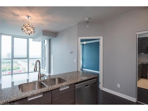 1606-55 Eglinton Avenue W, Mississauga, ON - Indoor Photo Showing Kitchen With Double Sink