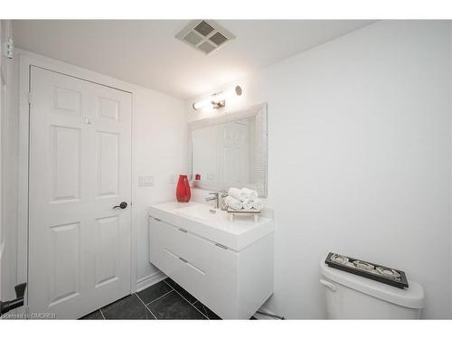 301-1237 North Shore Boulevard E, Burlington, ON - Indoor Photo Showing Bathroom