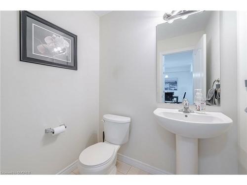 100 Festival Way, Binbrook, ON - Indoor Photo Showing Bathroom