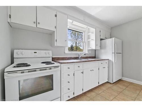 89 Bayview Drive, St. Catharines, ON - Indoor Photo Showing Kitchen With Double Sink