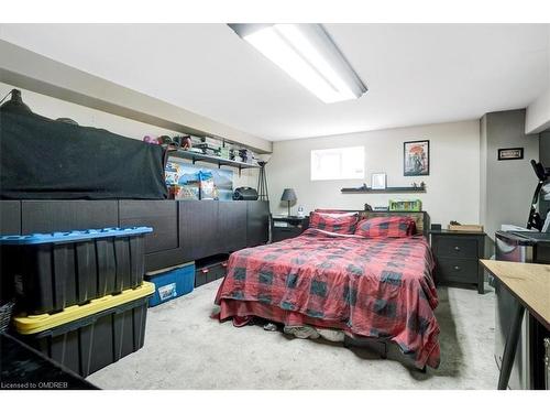 1320 Bunnell Drive, Burlington, ON - Indoor Photo Showing Bedroom