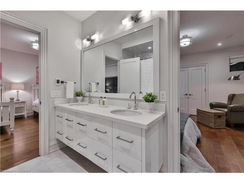 1293 Woodland Avenue, Mississauga, ON - Indoor Photo Showing Bathroom