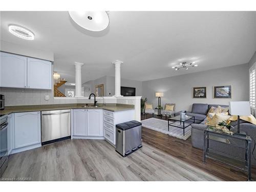 1082 Barclay Circle, Milton, ON - Indoor Photo Showing Kitchen