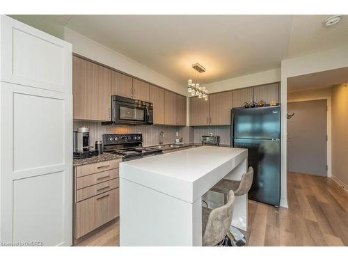 802-80 Esther Lorrie Drive, Toronto, ON - Indoor Photo Showing Kitchen
