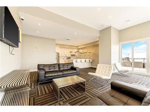 101-640 Sauve Street, Milton, ON - Indoor Photo Showing Living Room