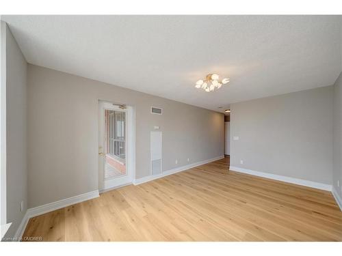 606-442 Maple Avenue, Burlington, ON - Indoor Photo Showing Other Room