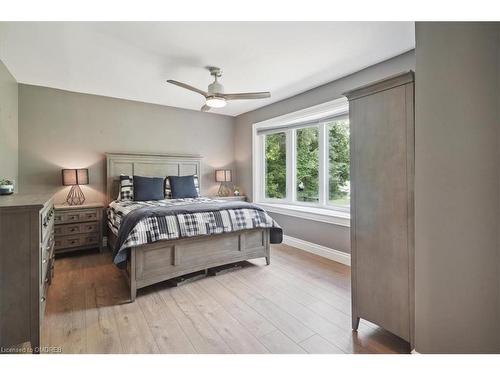 556 Parkside Drive E, Waterdown, ON - Indoor Photo Showing Bedroom