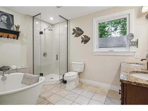 556 Parkside Drive E, Waterdown, ON - Indoor Photo Showing Bathroom