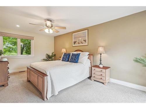 556 Parkside Drive E, Waterdown, ON - Indoor Photo Showing Bedroom