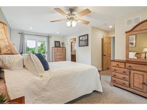 556 Parkside Drive E, Waterdown, ON - Indoor Photo Showing Bedroom