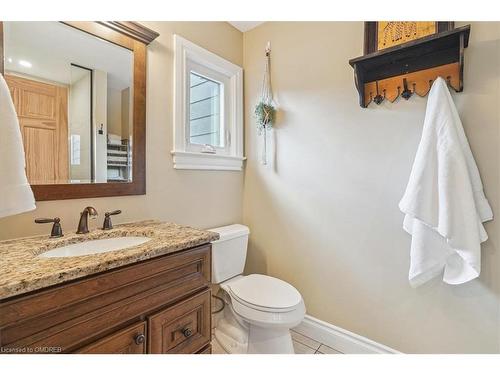 556 Parkside Drive E, Waterdown, ON - Indoor Photo Showing Bathroom