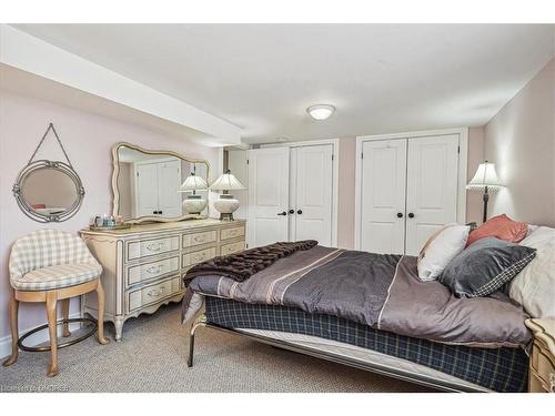 556 Parkside Drive E, Waterdown, ON - Indoor Photo Showing Bedroom