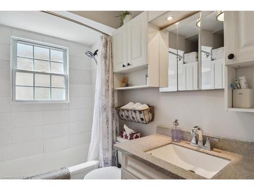 65 Mineola Road E, Mississauga, ON - Indoor Photo Showing Bathroom