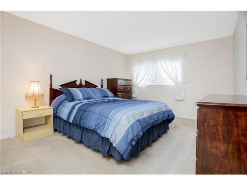 60-318 Laurier Avenue, Milton, ON - Indoor Photo Showing Bedroom