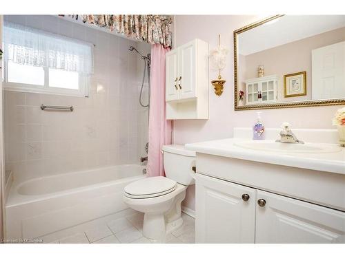 60-318 Laurier Avenue, Milton, ON - Indoor Photo Showing Bathroom