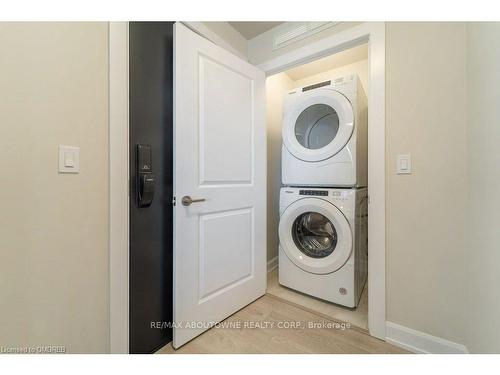 308-3200 William Coltson Avenue, Oakville, ON - Indoor Photo Showing Laundry Room