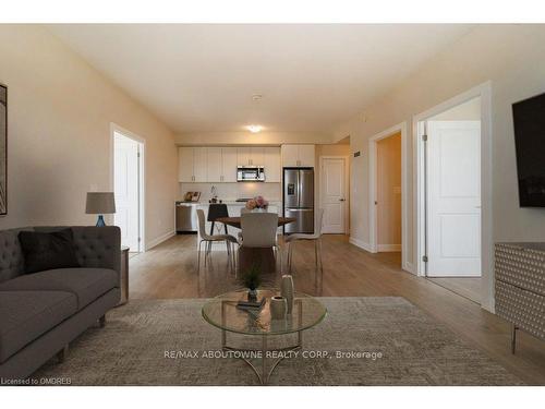 308-3200 William Coltson Avenue, Oakville, ON - Indoor Photo Showing Living Room