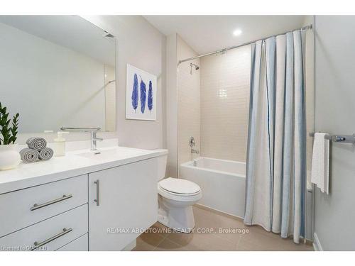 308-3200 William Coltson Avenue, Oakville, ON - Indoor Photo Showing Bathroom