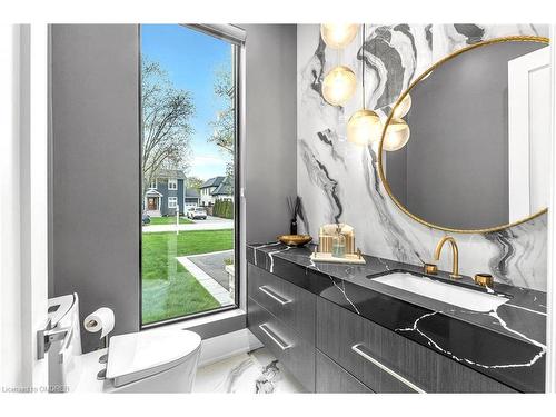 1060 Melvin Avenue, Oakville, ON - Indoor Photo Showing Bathroom