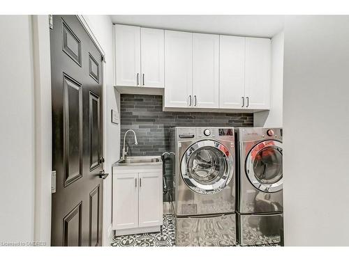 2388 Stone Glen Crescent, Oakville, ON - Indoor Photo Showing Laundry Room