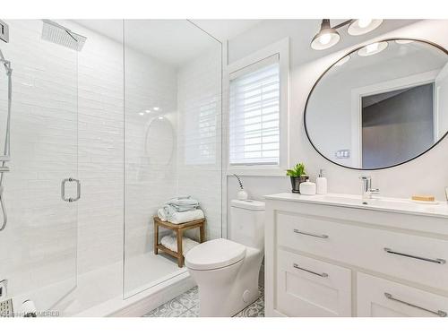 2388 Stone Glen Crescent, Oakville, ON - Indoor Photo Showing Bathroom
