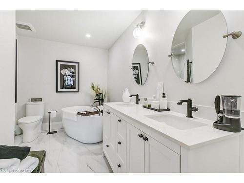 2388 Stone Glen Crescent, Oakville, ON - Indoor Photo Showing Bathroom