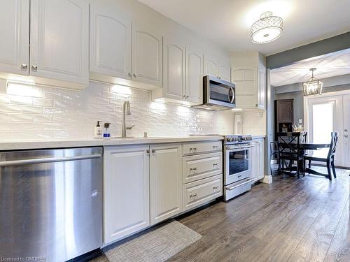 18 Court Street N, Milton, ON - Indoor Photo Showing Kitchen With Stainless Steel Kitchen With Upgraded Kitchen