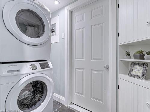 18 Court Street N, Milton, ON - Indoor Photo Showing Laundry Room