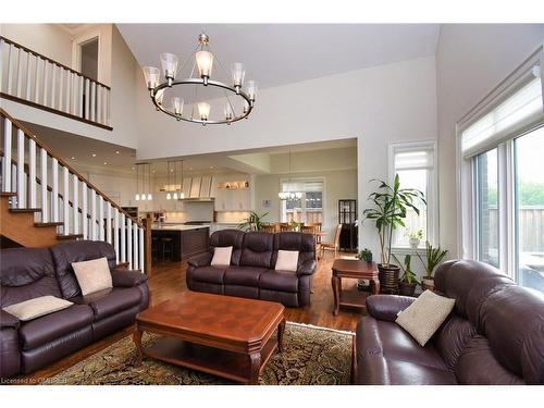 623 Weynway Court, Oakville, ON - Indoor Photo Showing Living Room