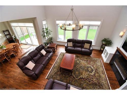 623 Weynway Court, Oakville, ON - Indoor Photo Showing Living Room