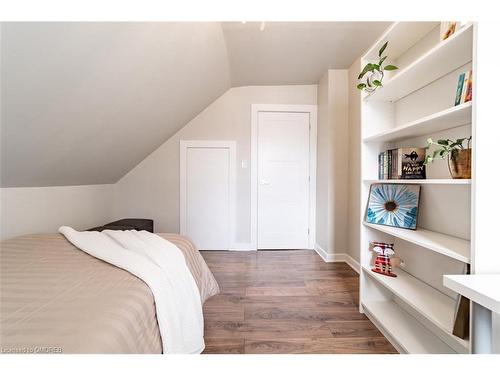 22 Harvey Street, Hamilton, ON - Indoor Photo Showing Bedroom
