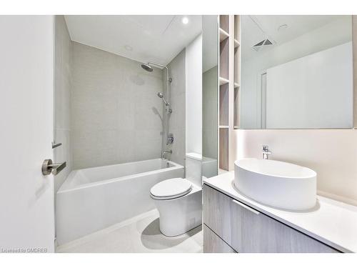 412-28 Ann Street, Mississauga, ON - Indoor Photo Showing Bathroom