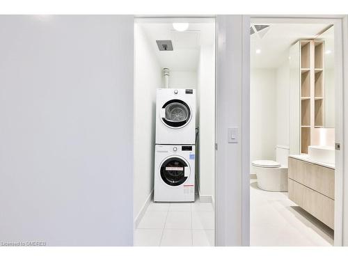 412-28 Ann Street, Mississauga, ON - Indoor Photo Showing Laundry Room