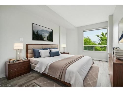 204-2511 Lakeshore Road W, Oakville, ON - Indoor Photo Showing Bedroom