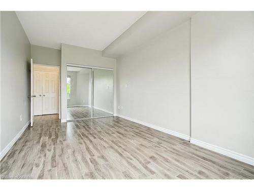 204-2511 Lakeshore Road W, Oakville, ON - Indoor Photo Showing Other Room