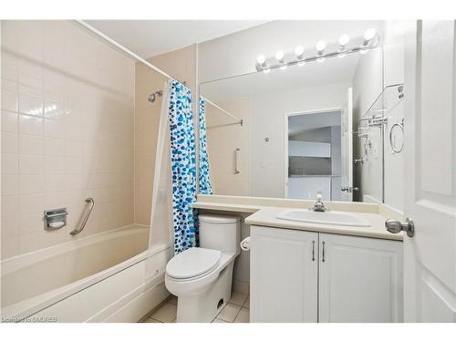204-2511 Lakeshore Road W, Oakville, ON - Indoor Photo Showing Bathroom