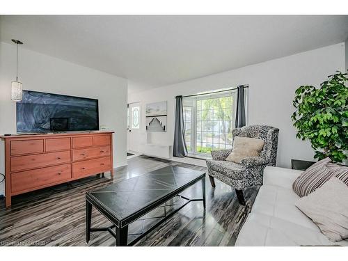 122 Stewart Street, Oakville, ON - Indoor Photo Showing Living Room