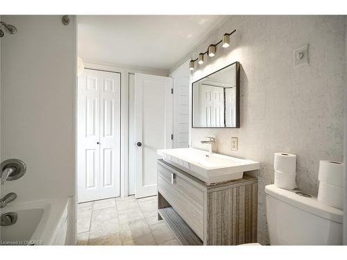 226 Kempview Lane, Simcoe, ON - Indoor Photo Showing Bathroom