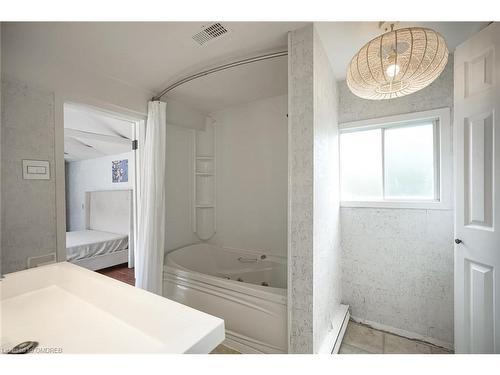 226 Kempview Lane, Simcoe, ON - Indoor Photo Showing Bathroom