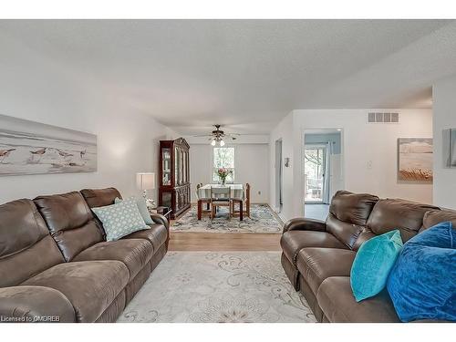 2243 Ingersoll Drive, Burlington, ON - Indoor Photo Showing Living Room
