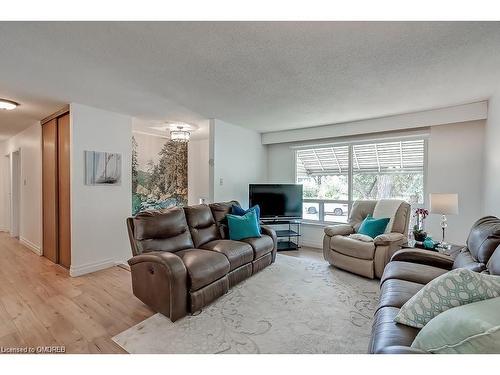 2243 Ingersoll Drive, Burlington, ON - Indoor Photo Showing Living Room