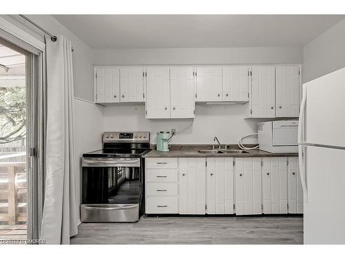 2243 Ingersoll Drive, Burlington, ON - Indoor Photo Showing Kitchen With Double Sink