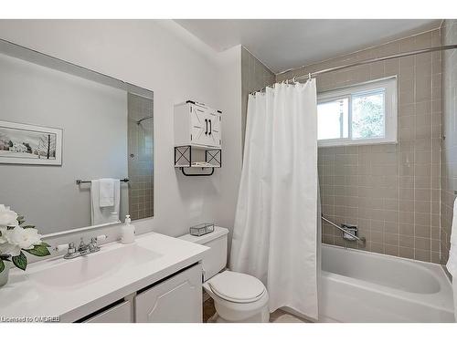 2243 Ingersoll Drive, Burlington, ON - Indoor Photo Showing Bathroom