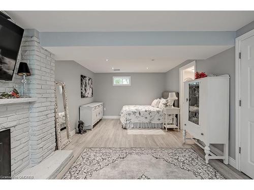 2243 Ingersoll Drive, Burlington, ON - Indoor Photo Showing Bedroom