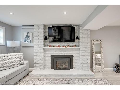 2243 Ingersoll Drive, Burlington, ON - Indoor Photo Showing Living Room With Fireplace
