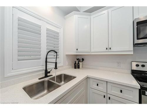 160 Hollybrook Trail, Kitchener, ON - Indoor Photo Showing Kitchen With Double Sink