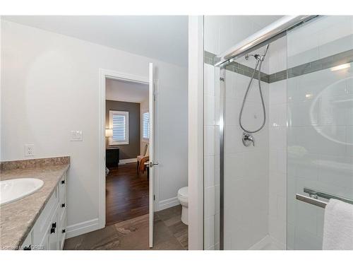 160 Hollybrook Trail, Kitchener, ON - Indoor Photo Showing Bathroom
