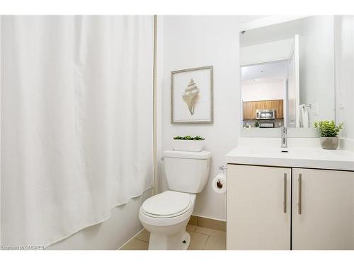 105-65 Speers Road, Oakville, ON - Indoor Photo Showing Bathroom