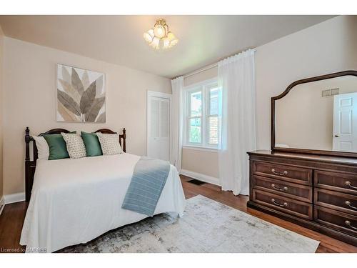 28 Mapes Avenue, Hamilton, ON - Indoor Photo Showing Bedroom