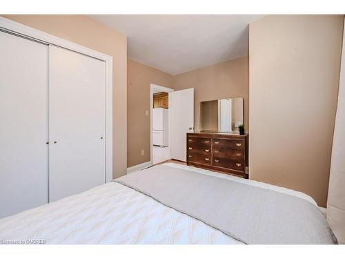 28 Mapes Avenue, Hamilton, ON - Indoor Photo Showing Bedroom